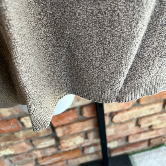 Stephanie Schuster latte brown ribbed neckline 3/4 sleeves ribbed cuffs and hem - Picture 4 of 9